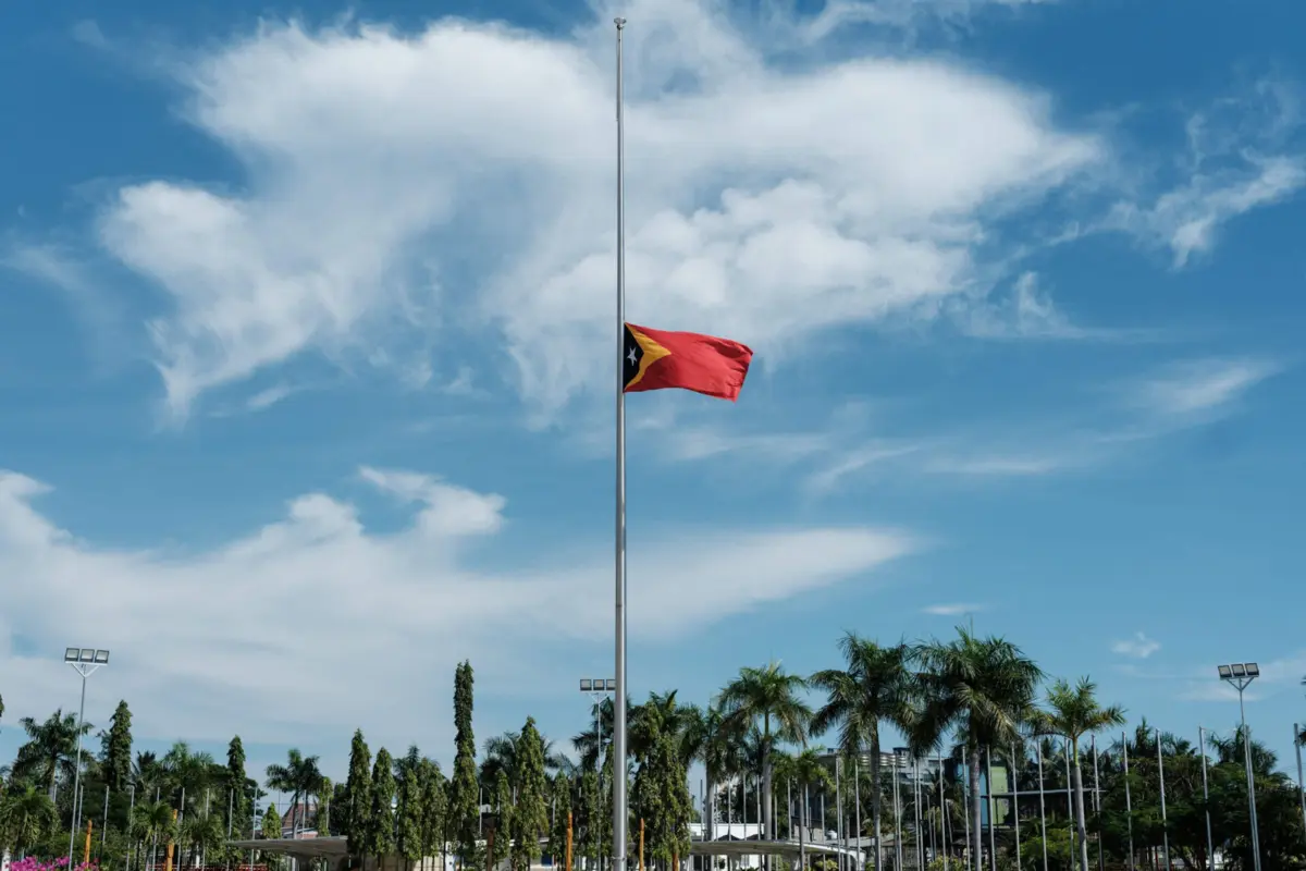 O advogado português, que ainda se encontra no Ministério do Interior, já não está algemado e já está na posse do seu telemóvel