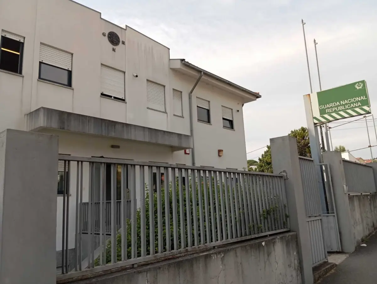 A mãe e a criança conseguiram fugir de casa e procurar socorro no Posto da GNR da Póvoa de Lanhoso