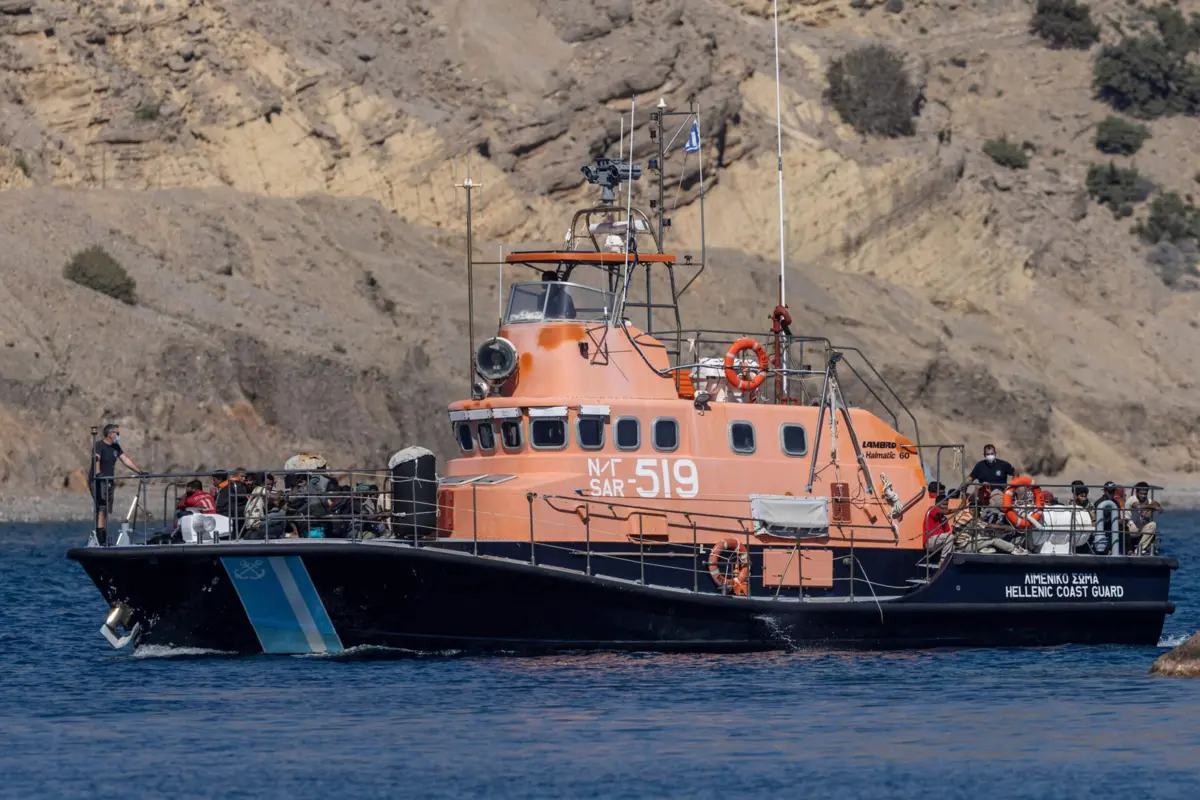 A lancha da Polícia Marítima afundou ao largo da ilha grega de Lesbos