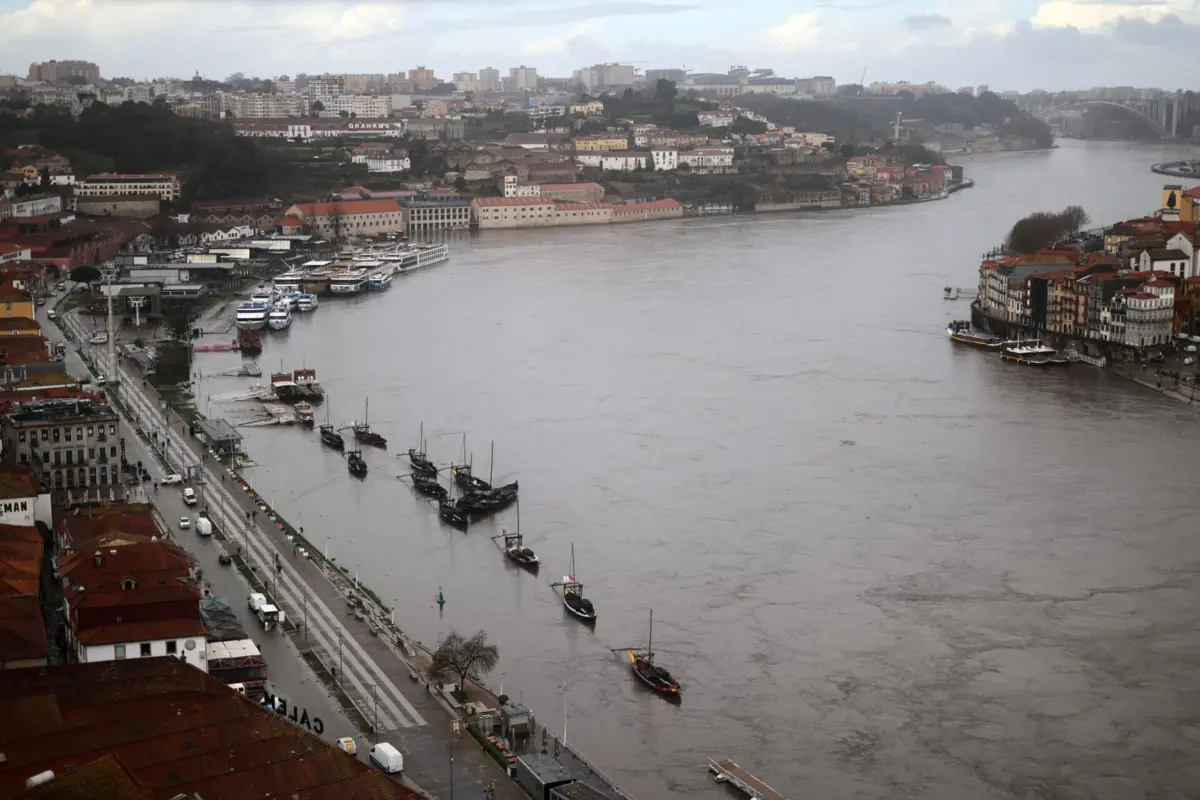 Marginal do Rio Douro teve o trânsito condicionado durante esta manhã