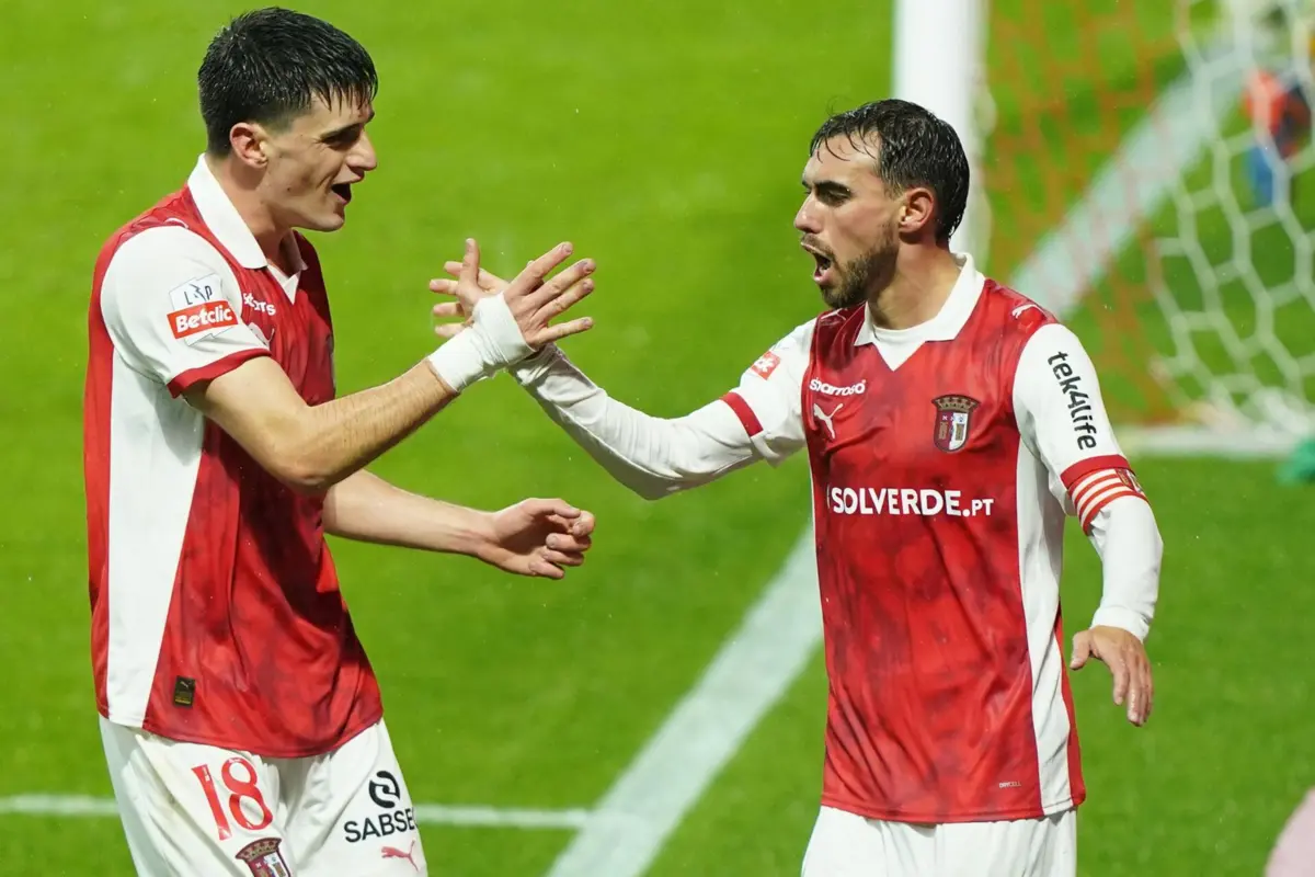 Horta e Pau Victor festejam golo