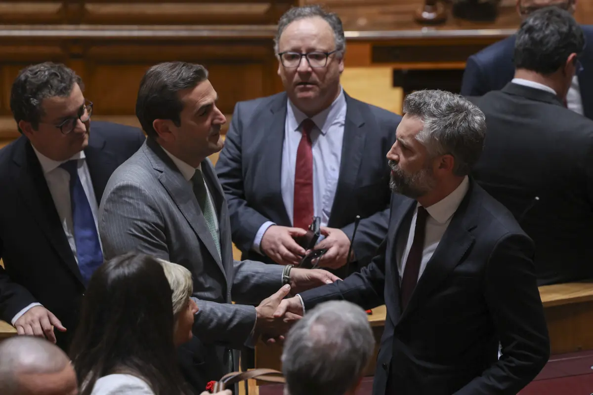 Francisco Assis ficou dois votos à frente de Aguiar-Branco na eleição de terça-feira à noite. Às 12 horas de quarta-feira, há nova votação