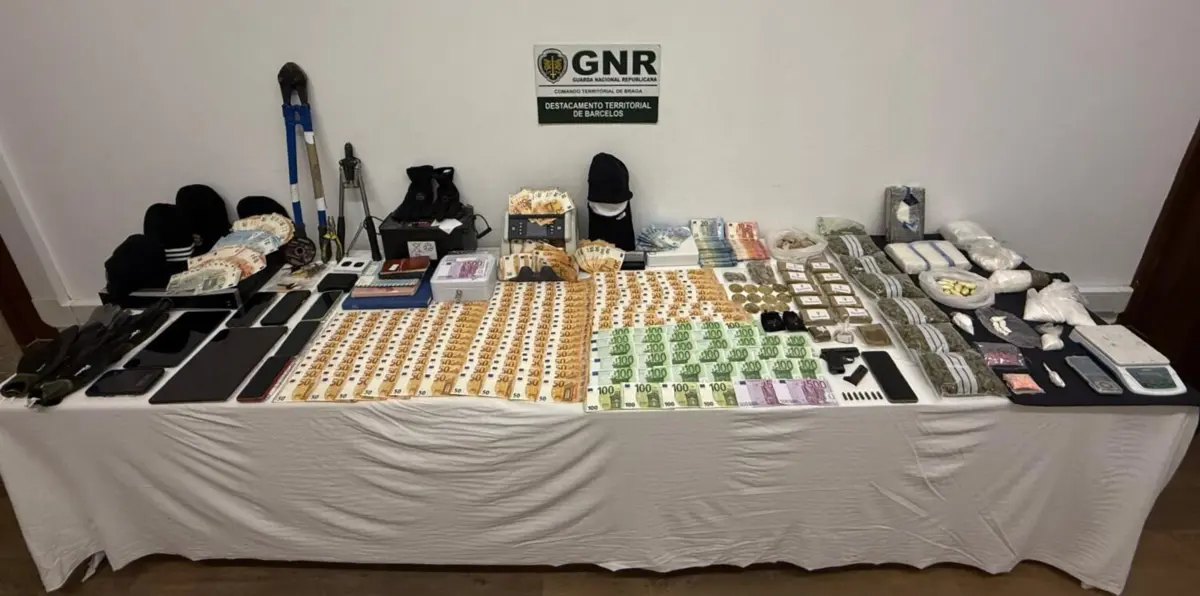 Trio é também suspeito de tráfico de droga