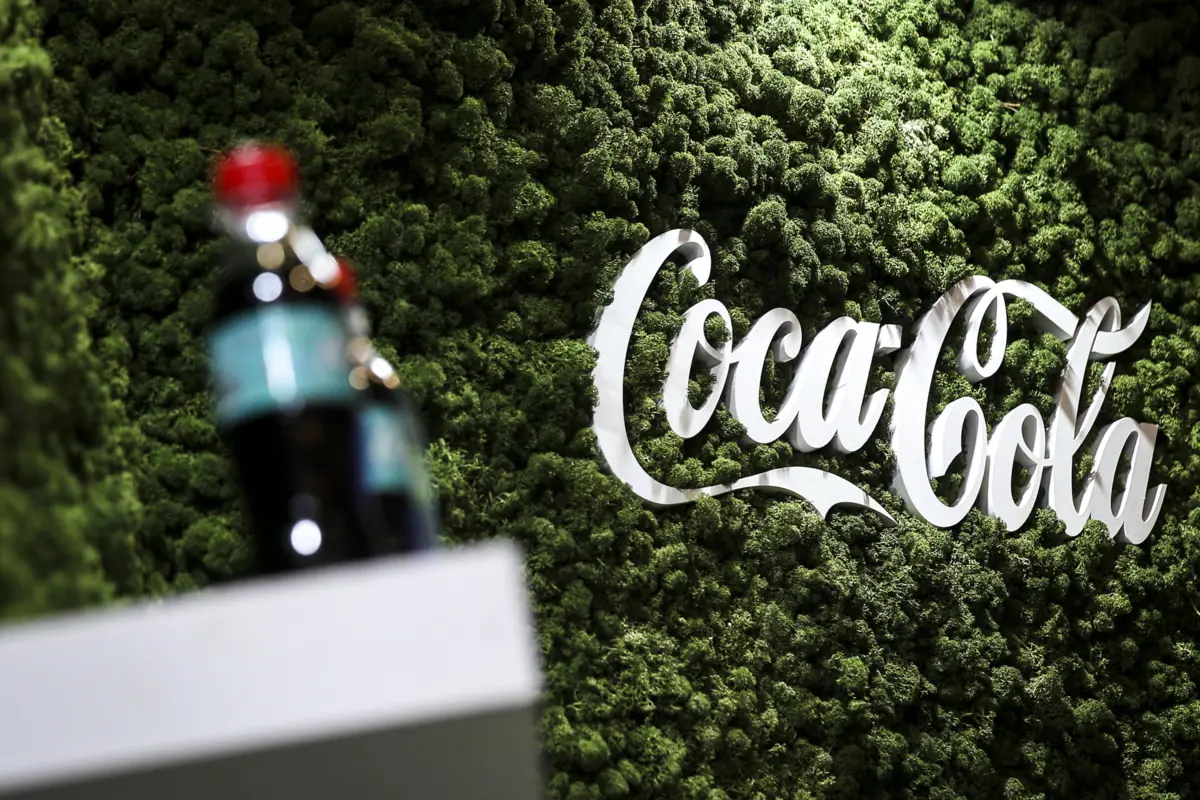 Recolha diz respeito a latas e garrafas de vidro de várias bebidas do engarrafador europeu da Coca-Cola na Bélgica