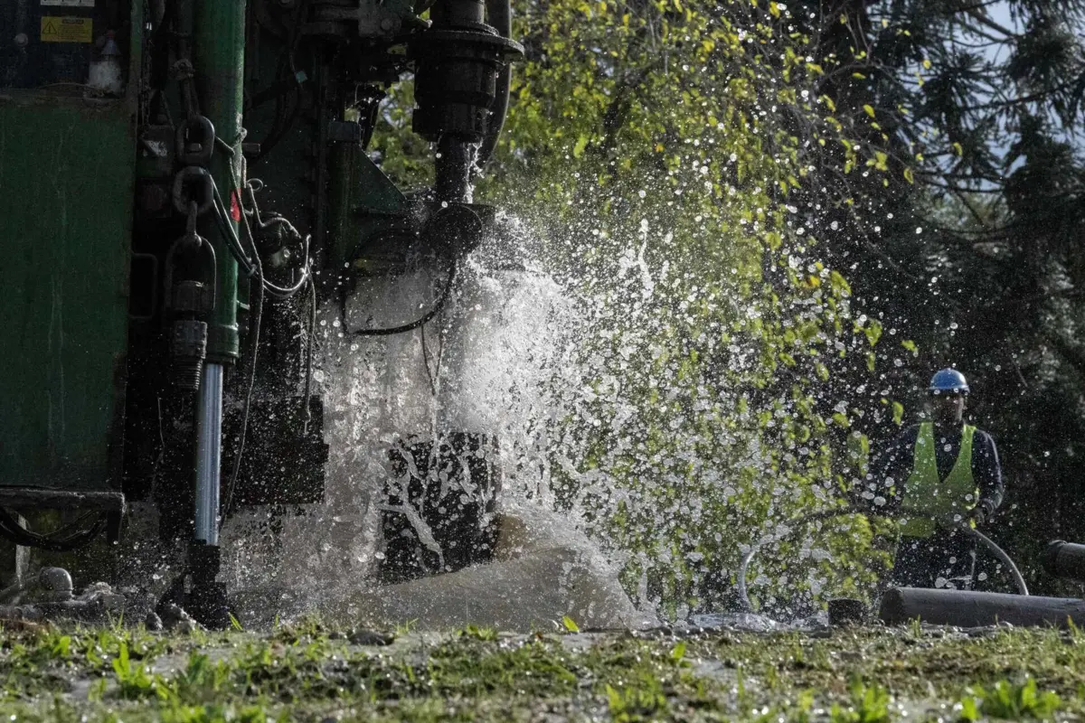 Extração de águas subterrâneas altera eixo de rotação e inclina o planeta Terra