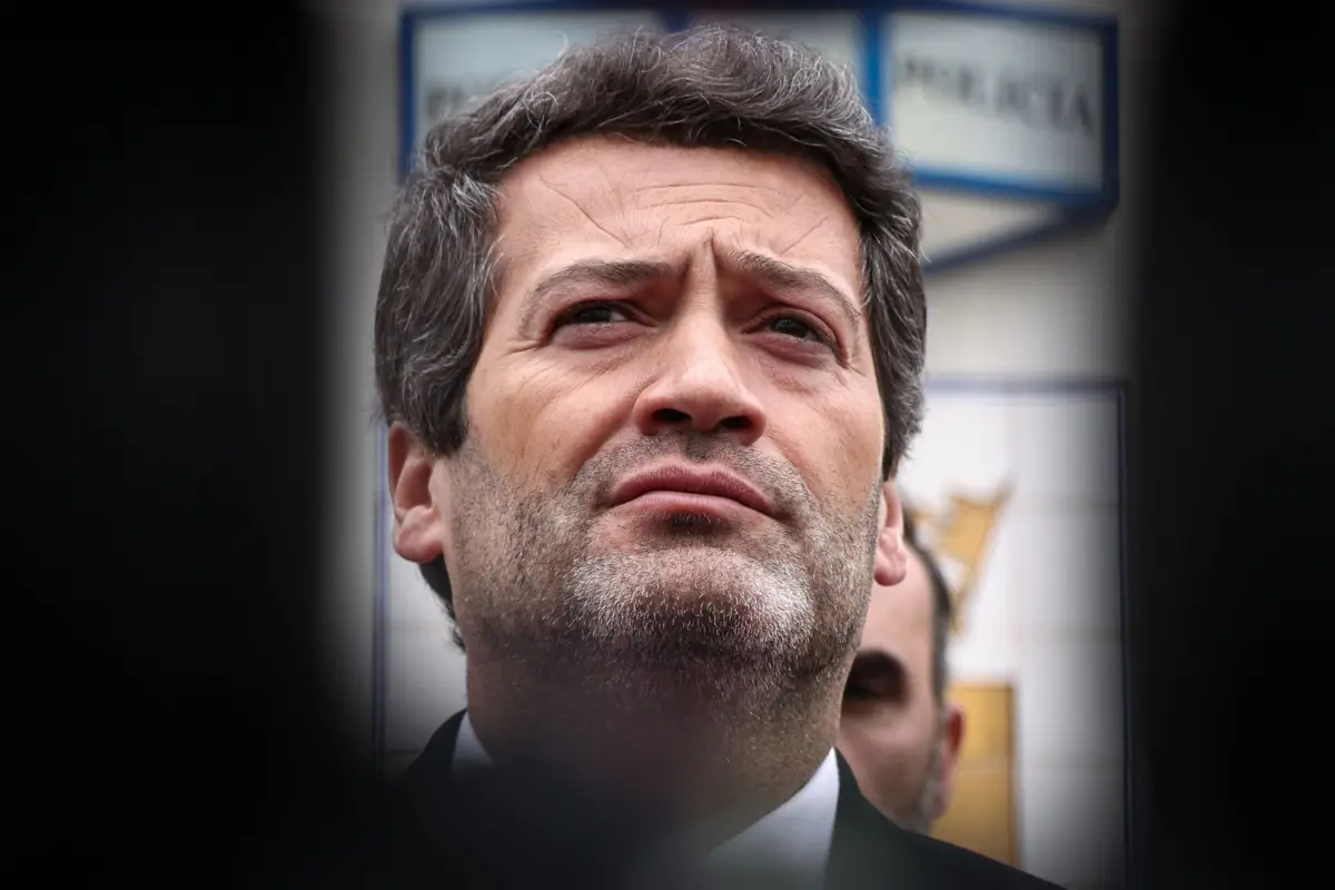 Imagem de contexto do artigo Sondagem: Perdas à Direita (Chega e IL) e ganhos à Esquerda (Livre e BE). AD com sete pontos de vantagem sobre o PS