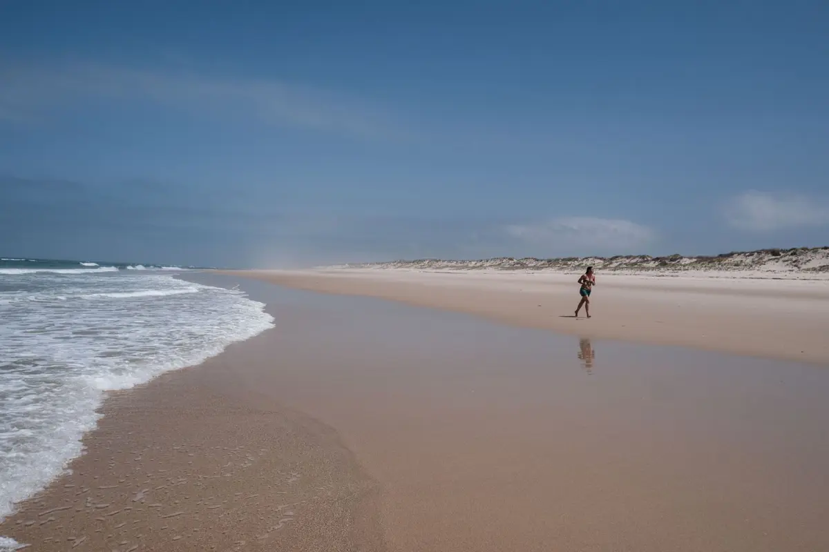 A praia do Urso é a primeira praia naturista a ser legalizada a norte do rio Tejo