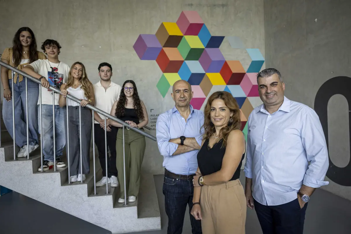 O Colégio Efanor nasceu em 2008 e tem, atualmente, mais de 1300 alunos. Cerca de 10% são bolseiros