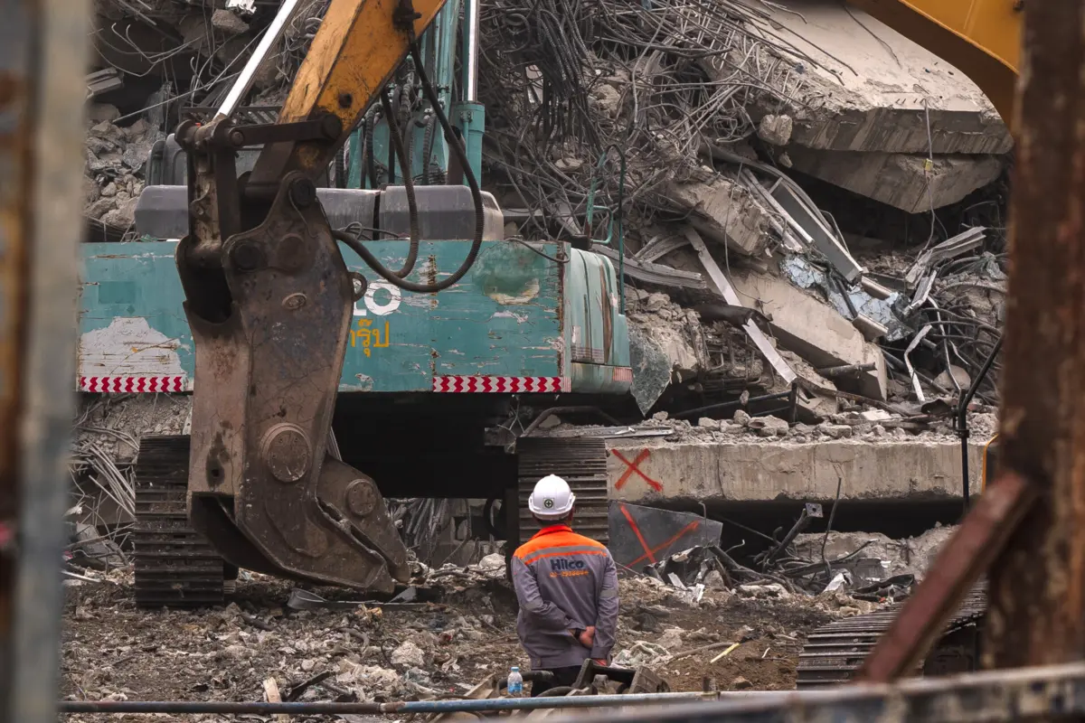 Equipas de socorristas enviadas pela China resgataram três pessoas nas últimas horas, incluindo uma mulher grávida de 29 anos e uma criança de 5 anos