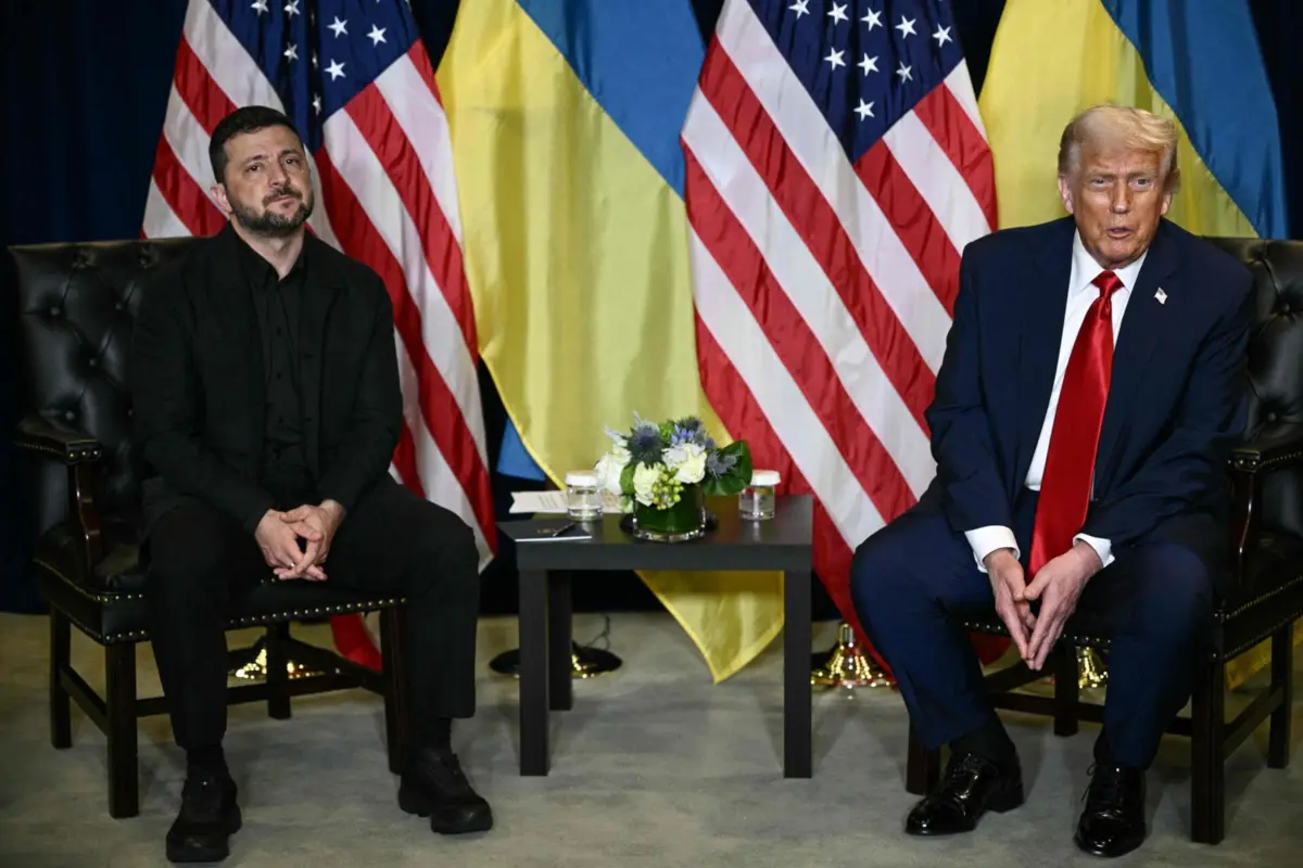 O presidente ucraniano Volodymyr Zelensky com o seu homólogo norte-americano Donald Trump