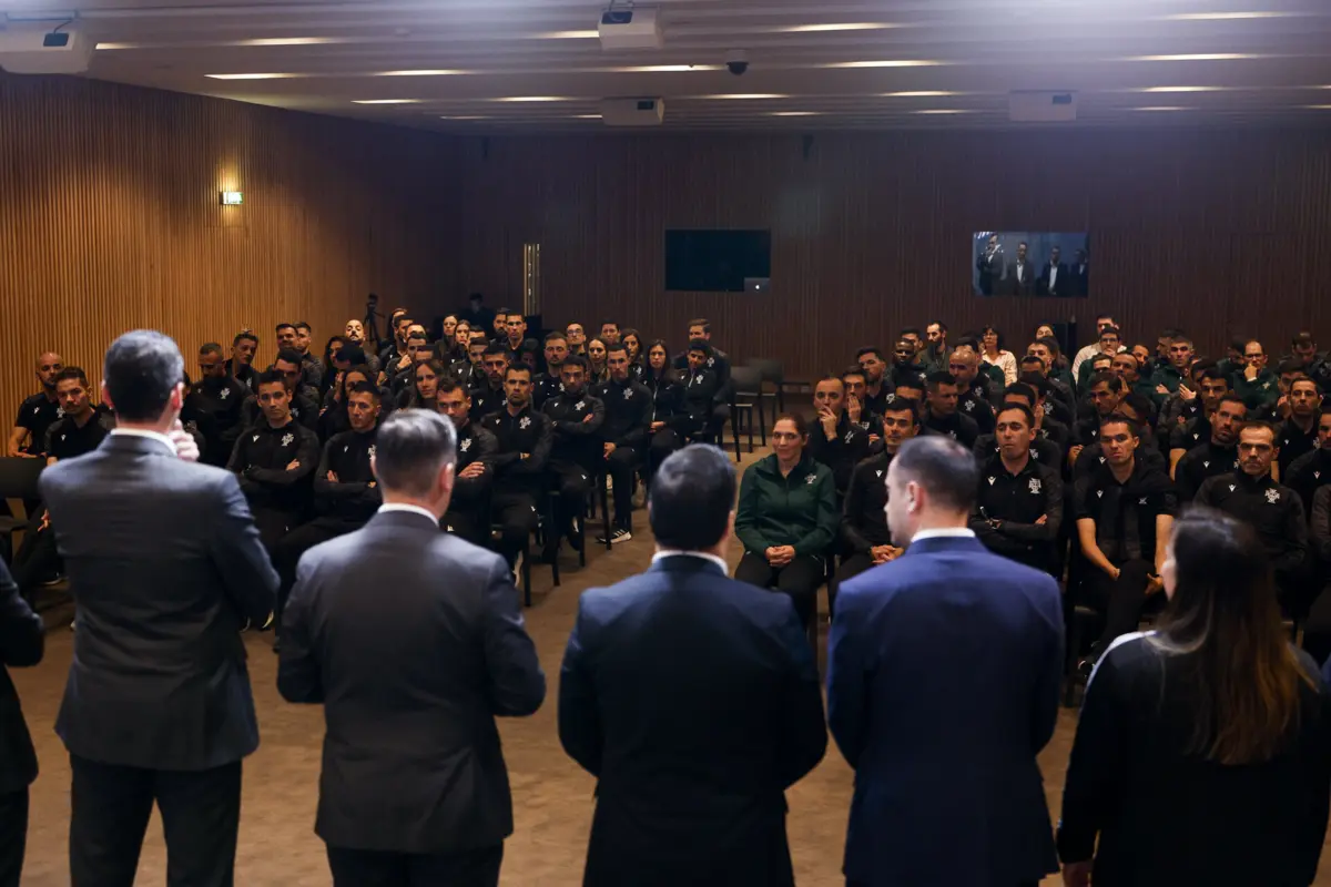 Estiveram reunidos cerca de uma centena de árbitros