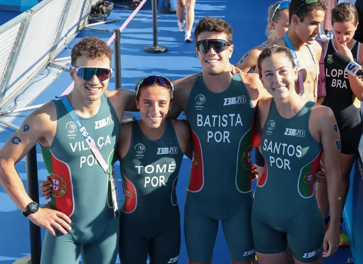 A estafeta mista de Portugal que competiu no triatlo, em Paris