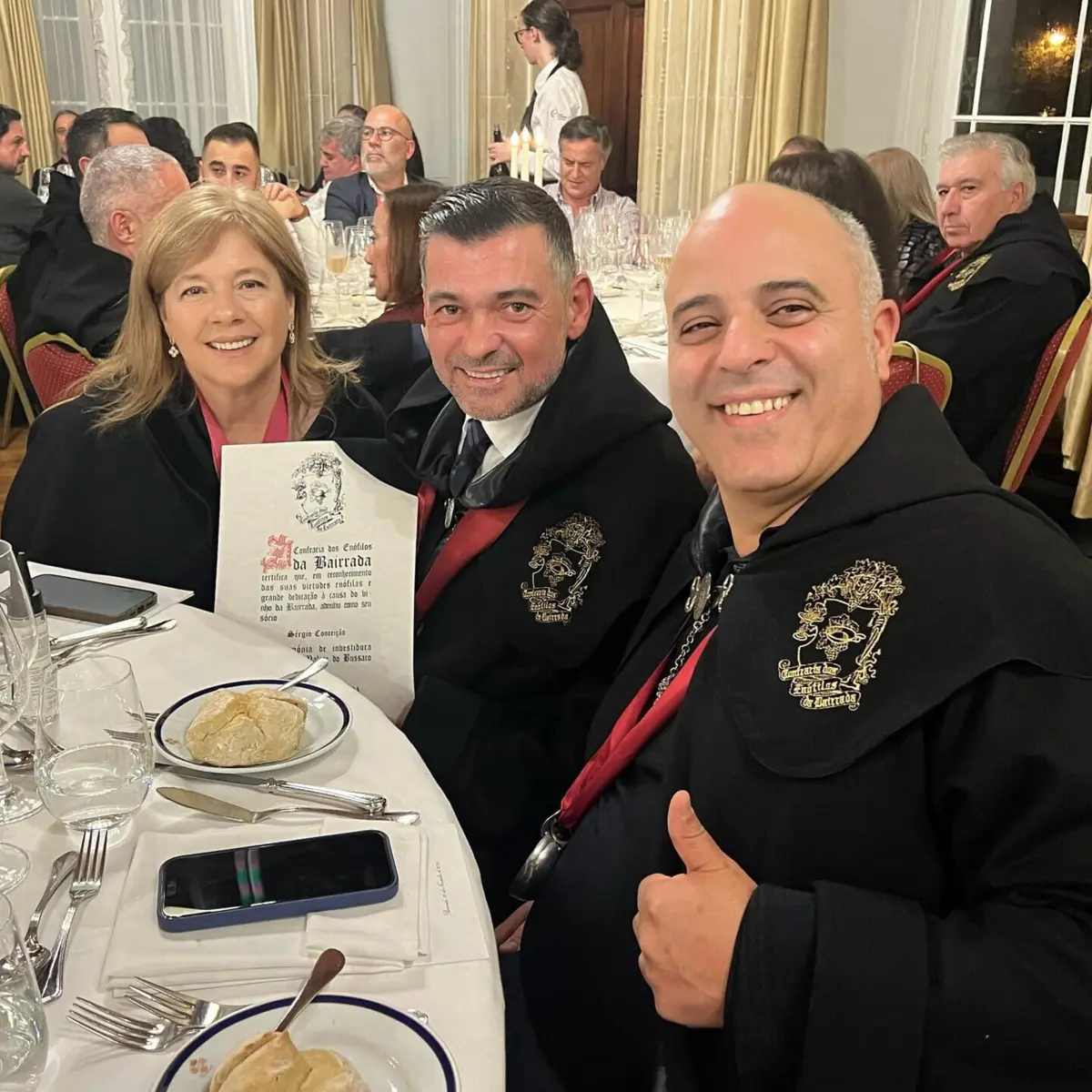 Sérgio Conceição exibe o diploma