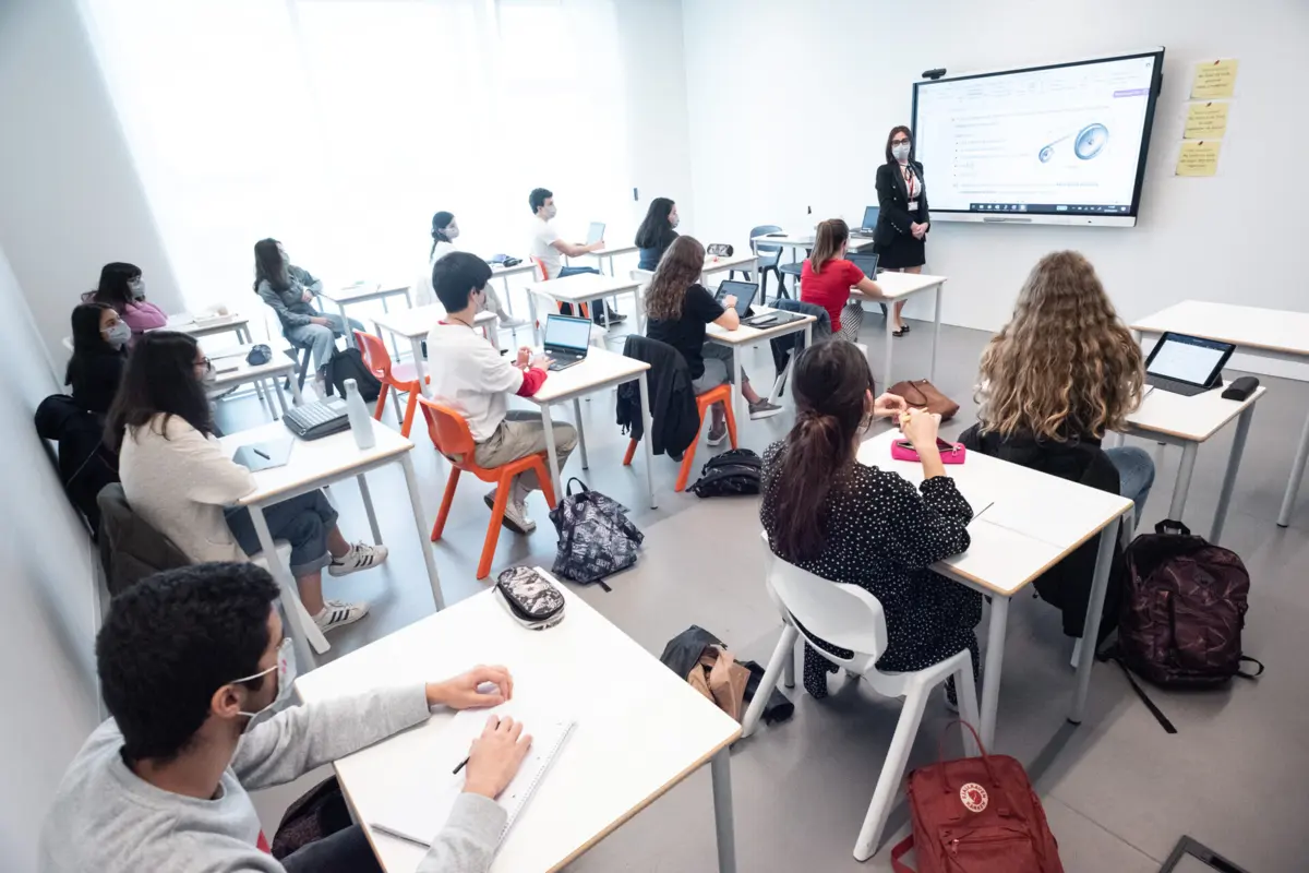 6612 entraram nos quadros e mais de 37 mil mudaram de escola