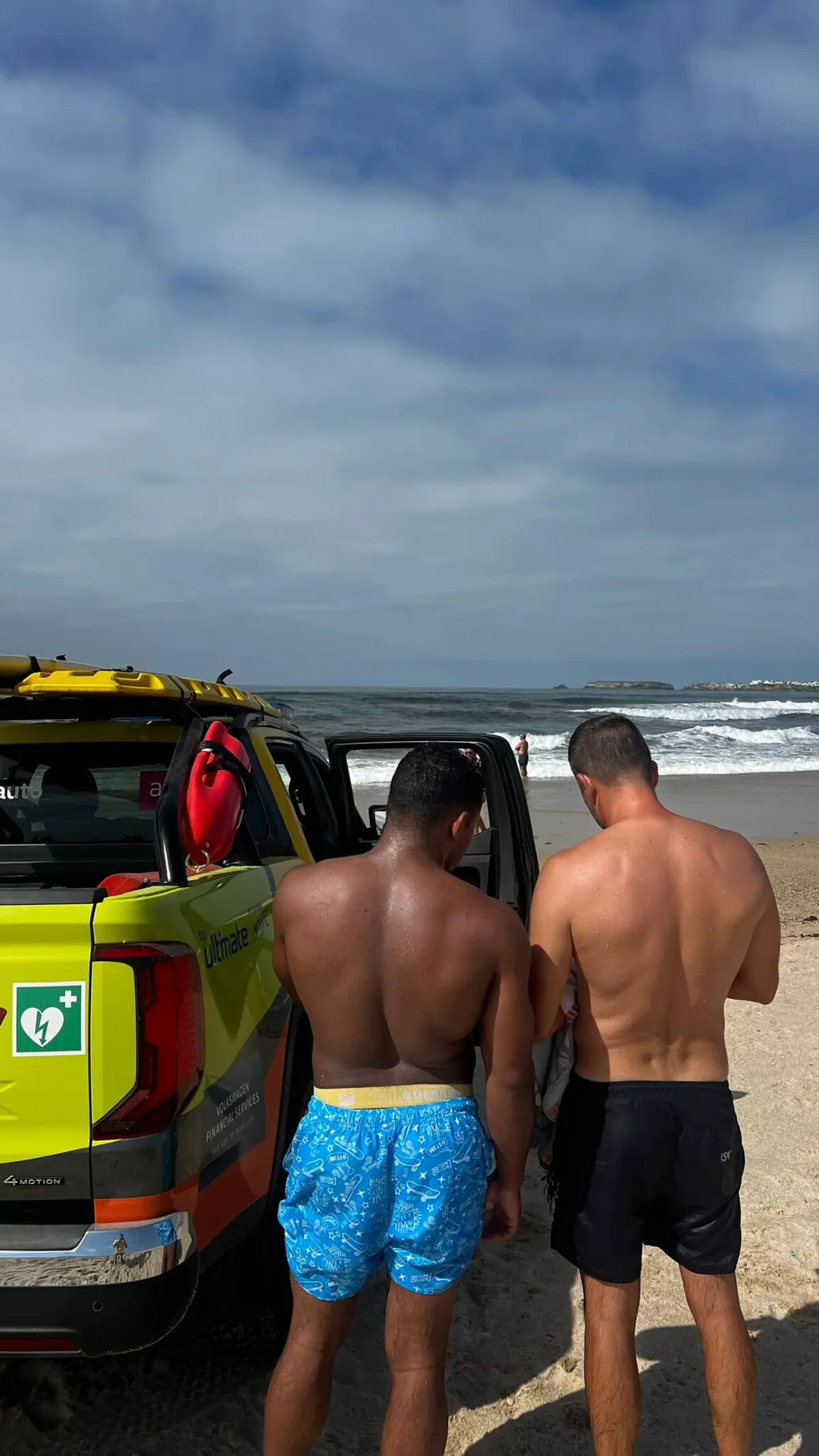Imagem de contexto do artigo Jovem de 19 anos em dificuldades resgatado da água em praia de Peniche
