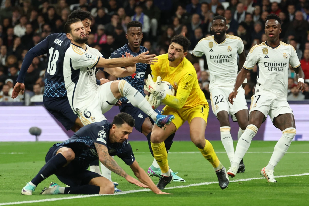 Matheus em ação pelo Sporting de Braga frente ao Real Madrid, para a Liga dos Campeões