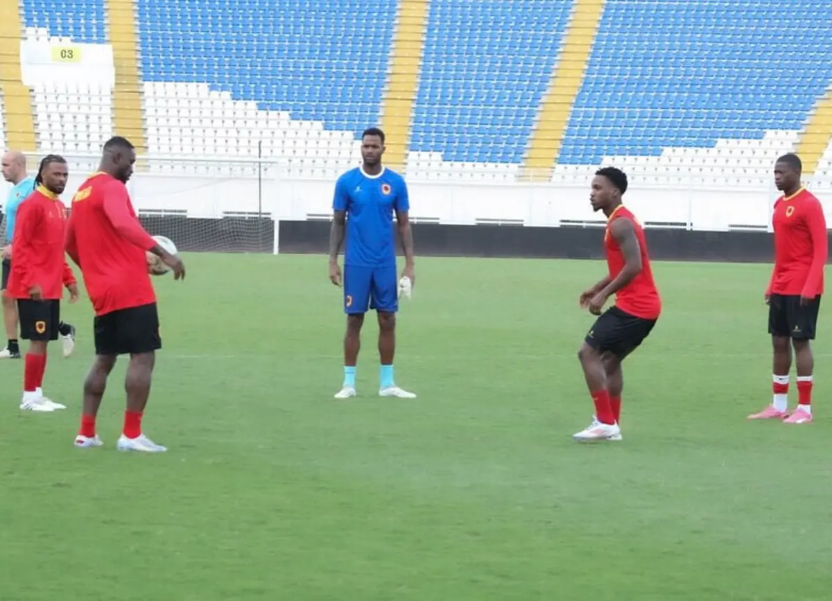 O treino de reconhecimento do relvado acabou por se realizar