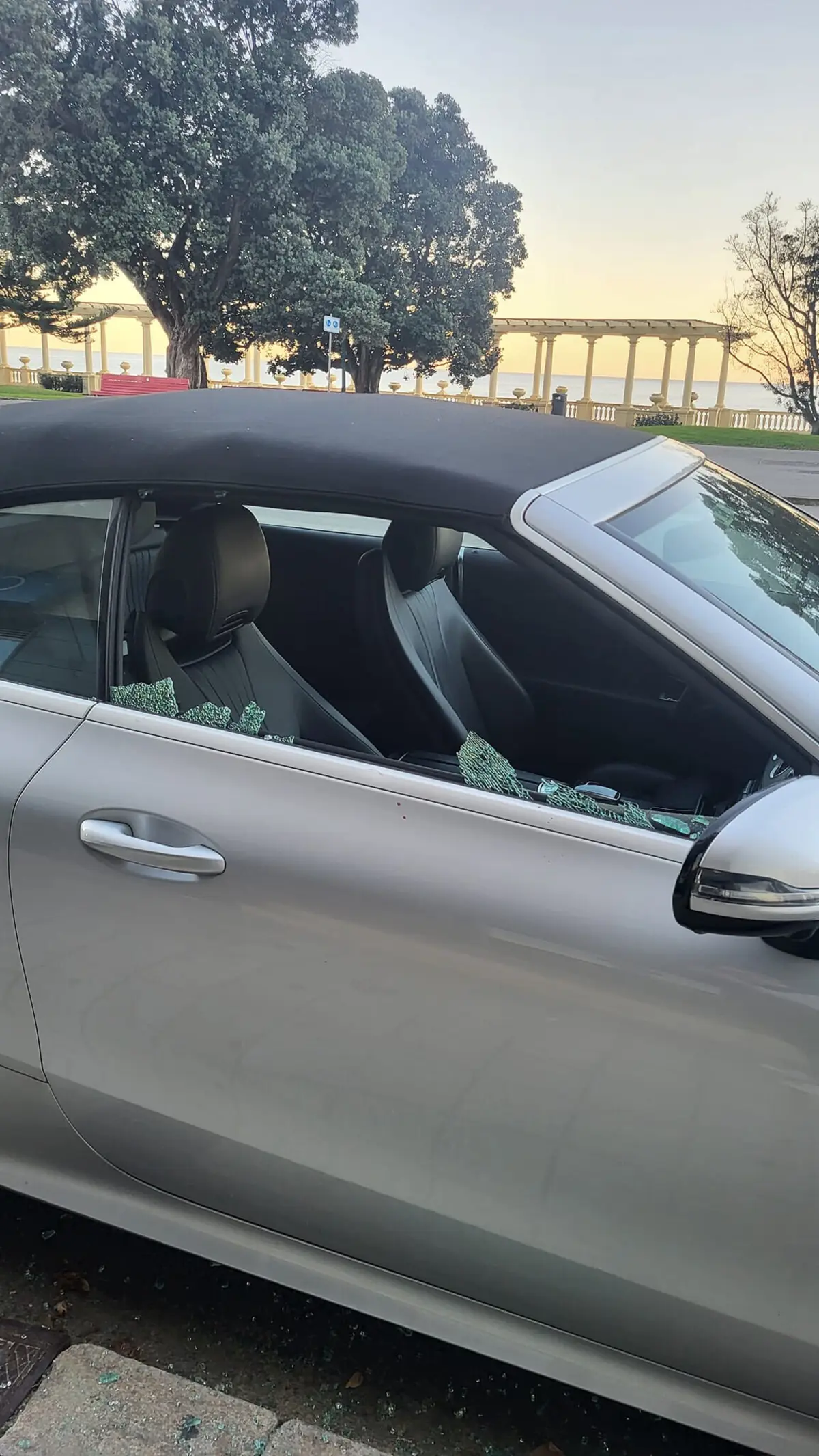 Carros vandalizados durante esta madrugada