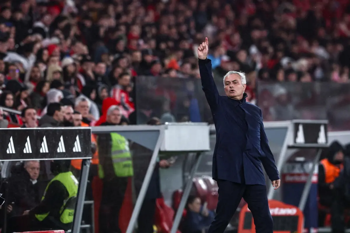 José Mourinho admitiu estar "desesperado por pontos"