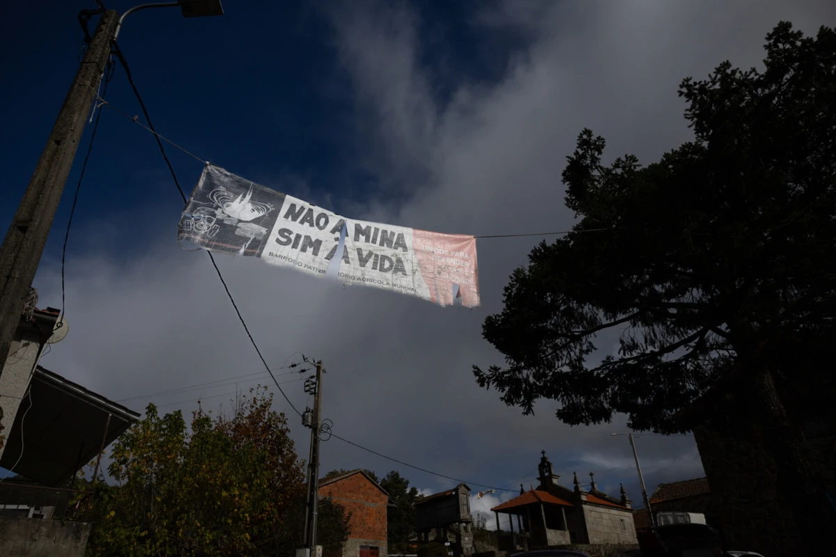 “No caso de falha catastrófica no Barroso, os rejeitados chegarão ao oceano Atlântico”, pelos rios Covas, Tâmega e Douro, alerta Steven H. Emerman
