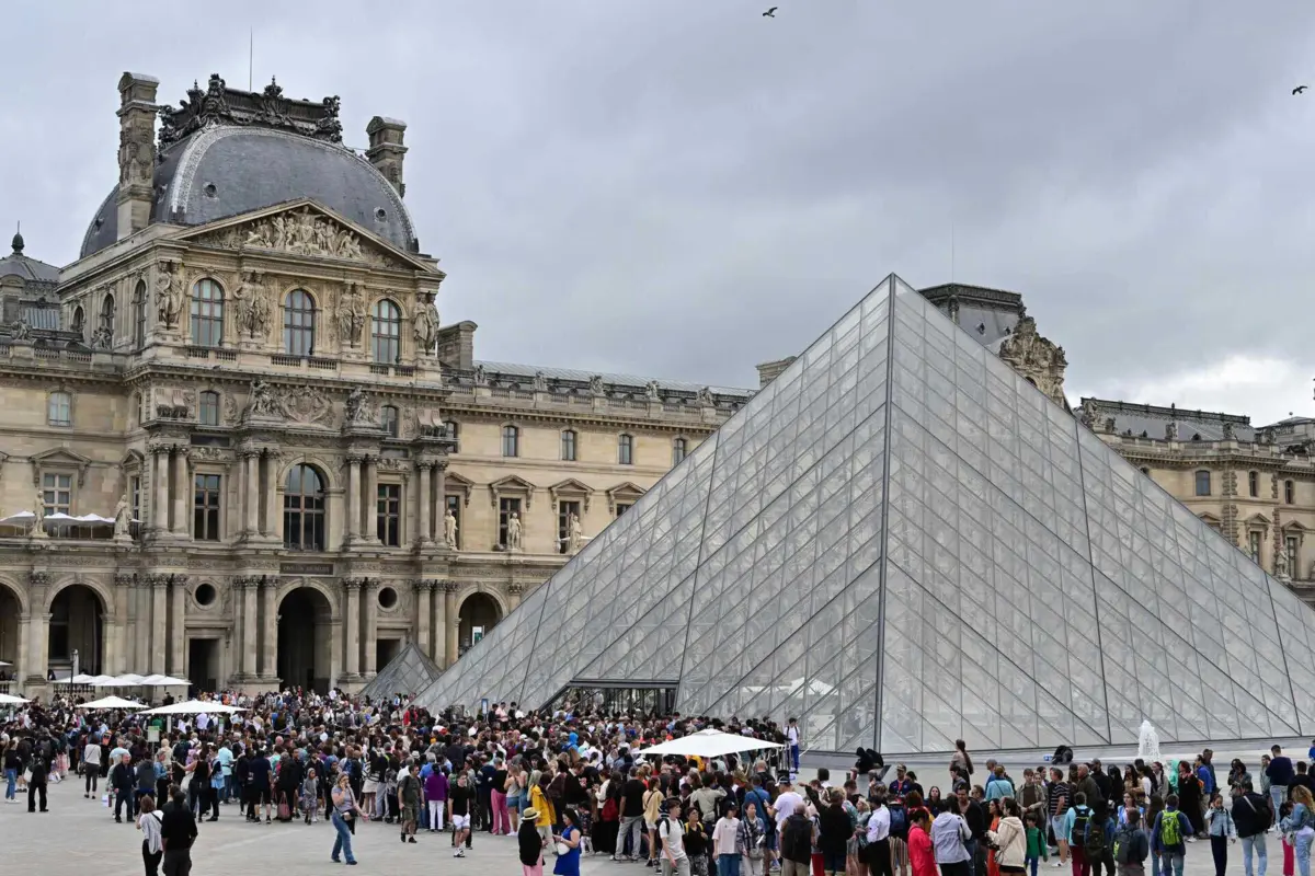 Imagem de contexto do artigo Museu do Louvre aumenta preço dos bilhetes em 30% antes dos Jogos Olímpicos