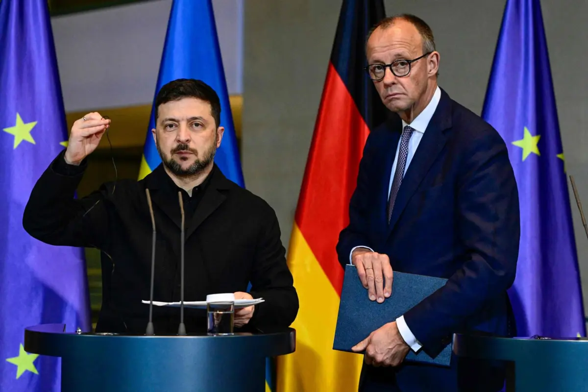 Presidente ucraniano, Volodymyr Zelensky, e chanceler alemão, Friedrich Merz, após reunião com delegação dos EUA em Berlim