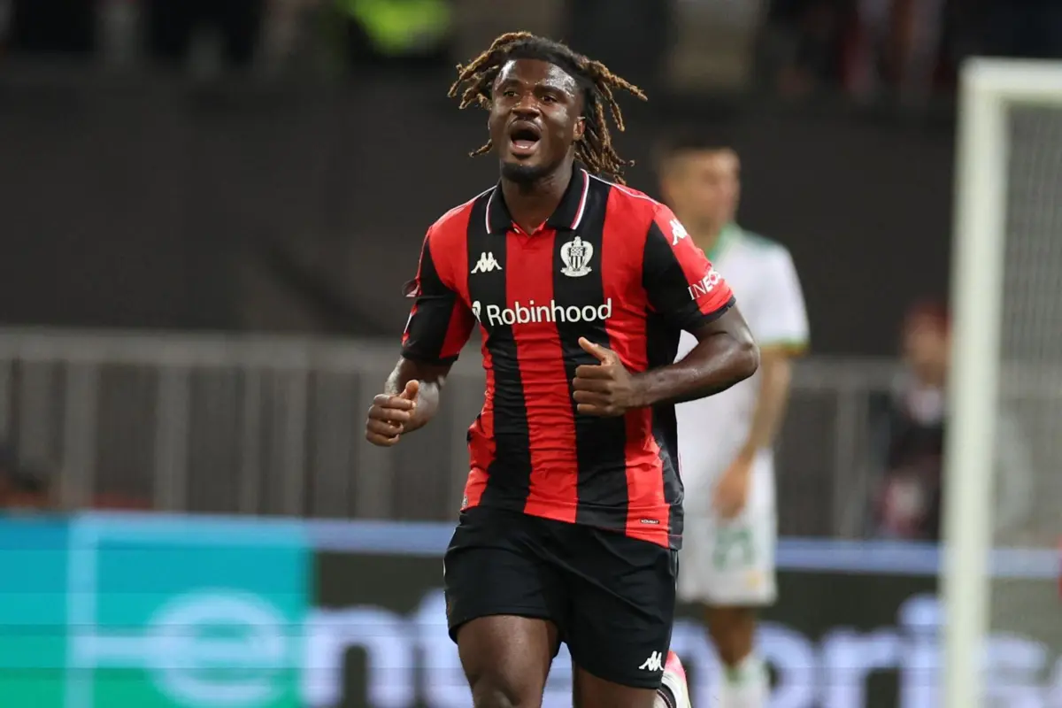 Nigeriano Moffi foi um dos jogadores do Nice agredidos pelos adeptos
