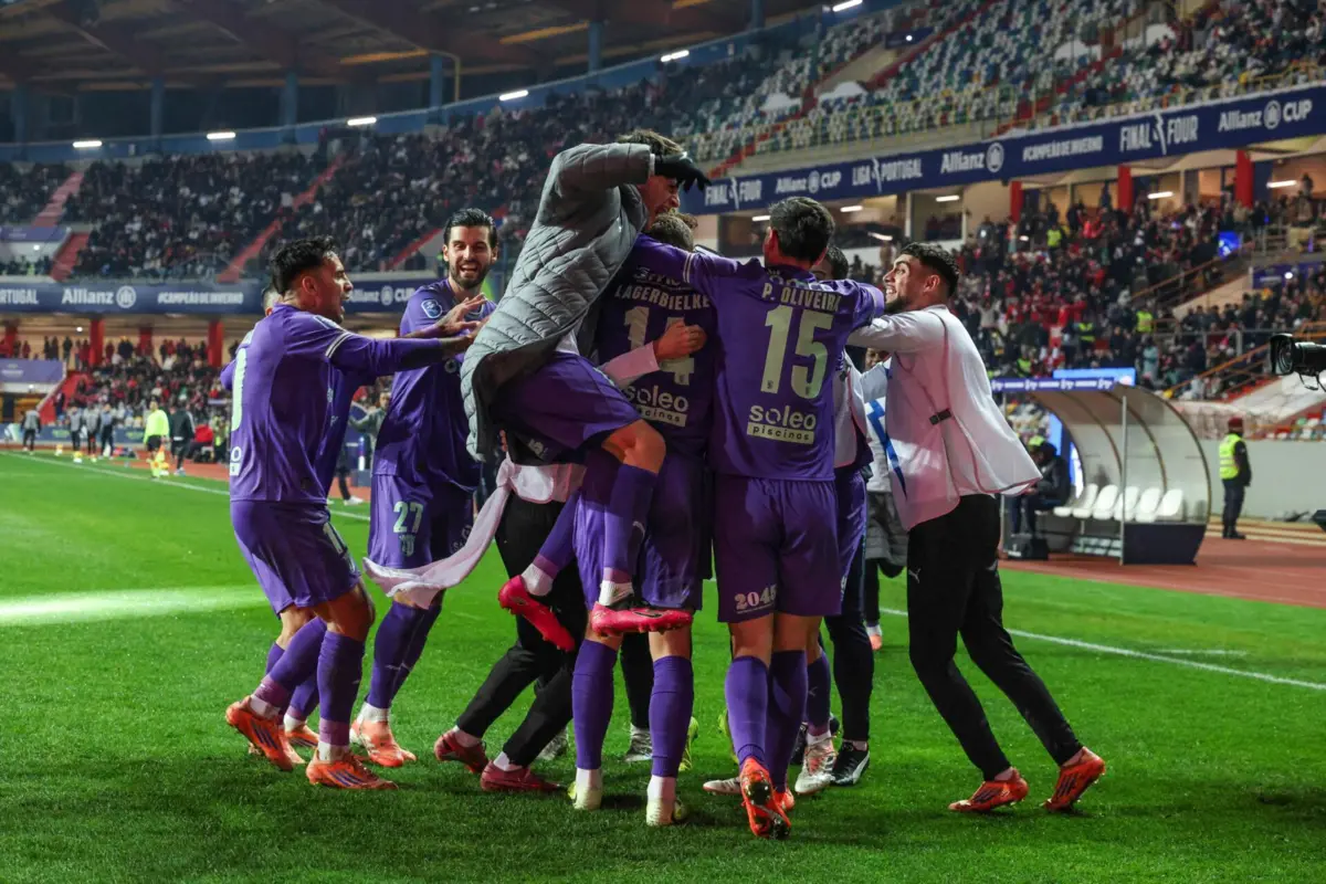 Um Braga superior venceu o Benfica, por 3-1, e está com total justiça na sexta final da Taça da Liga