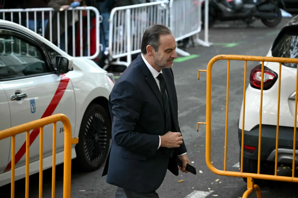 O ex-ministro dos Transportes de Espanha e atual deputado José Luis Ábalos