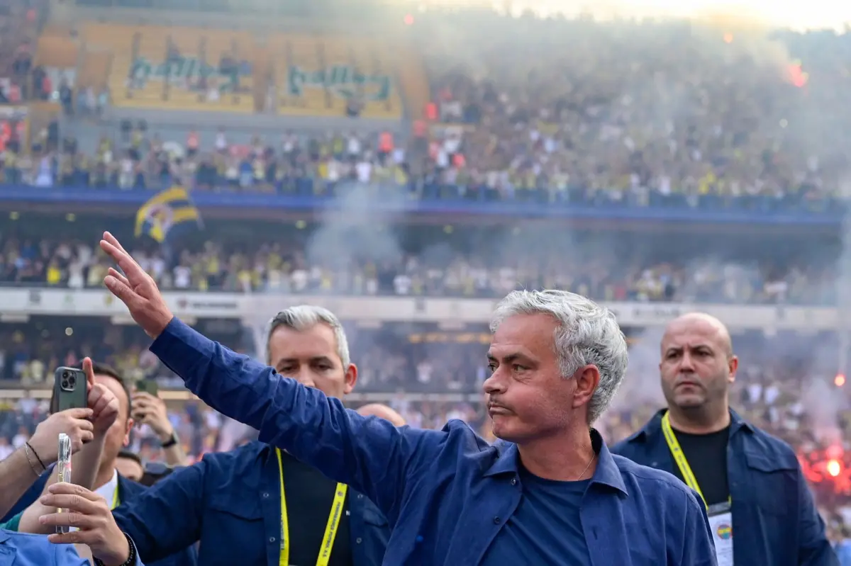 José Mourinho foi demitido do Fenerbahçe