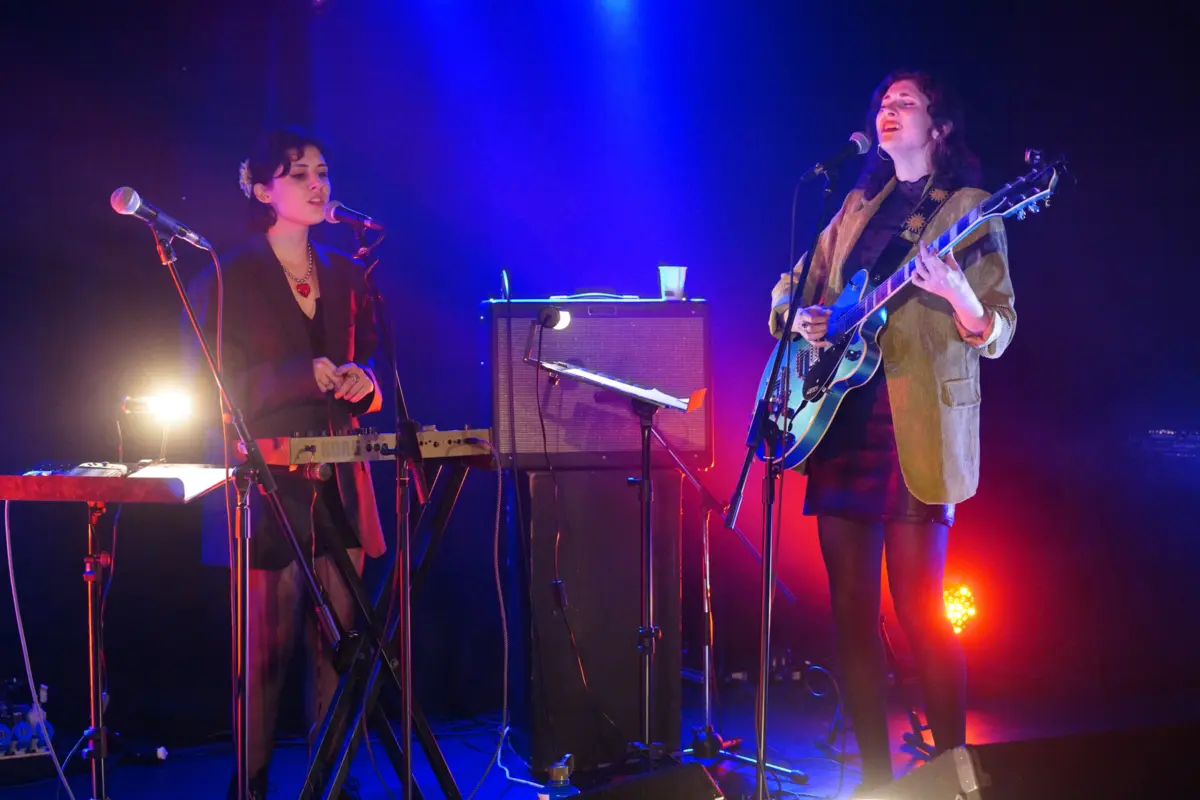 Mafalda e Zoe Berman: a dupla criou um espetáculo original, numa semana, entre a luminosidade e a sombra