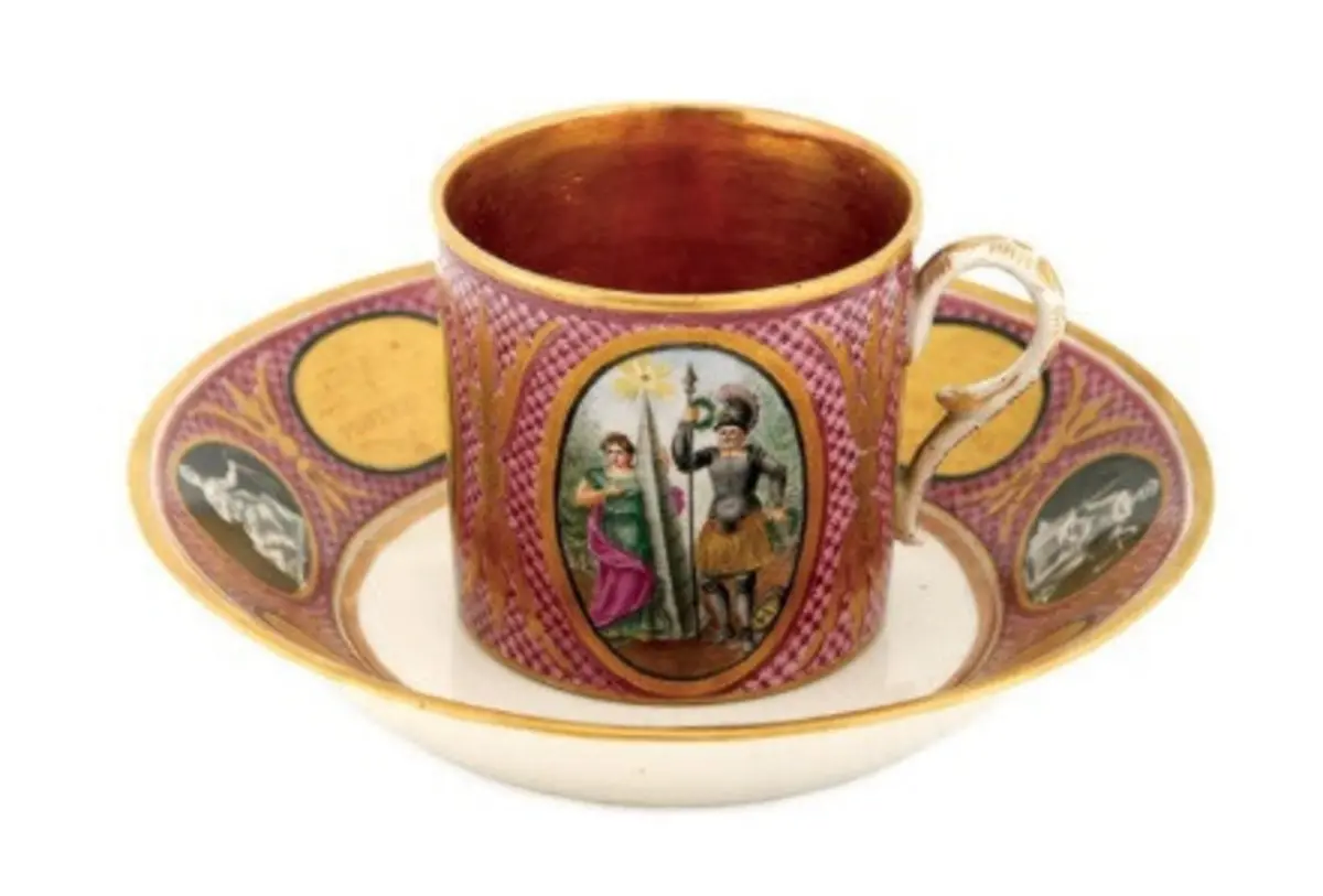 A chávena terá sido produzida em 1827 ou 1828