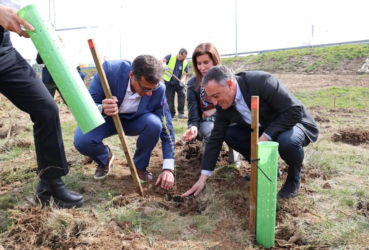 Autarca Vítor Costa, Isabel Braga da Cruz (Universidade Católica) e Rui Levy, da concessionária