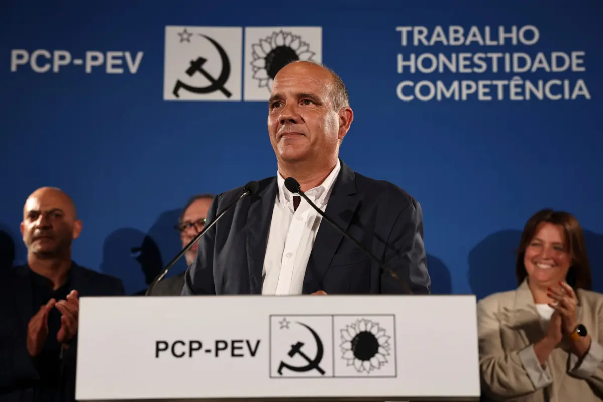 Decisão foi tomada pelo Comité Central do partido