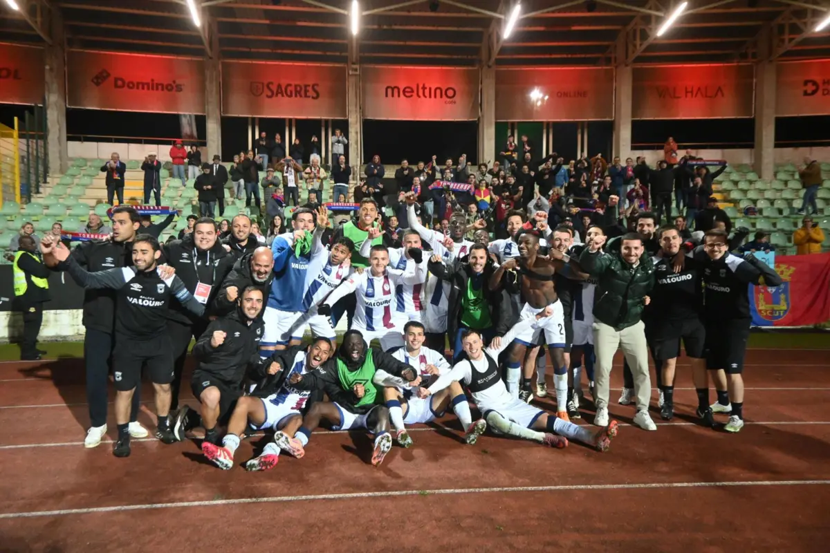 A festa dos jogadores e adeptos do Torreense em Rio Maior