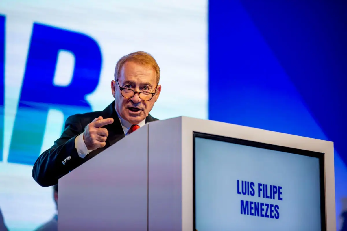 O presidente da Câmara de Gaia assegura ainda que preparou, "durante estes 15, a solução para uma substituição imediata, competente e com futuro"