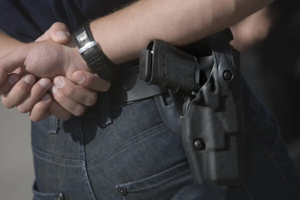 Imagem de contexto do artigo Agente da PSP na prisão por atacar vizinhos a tiro e com enxada