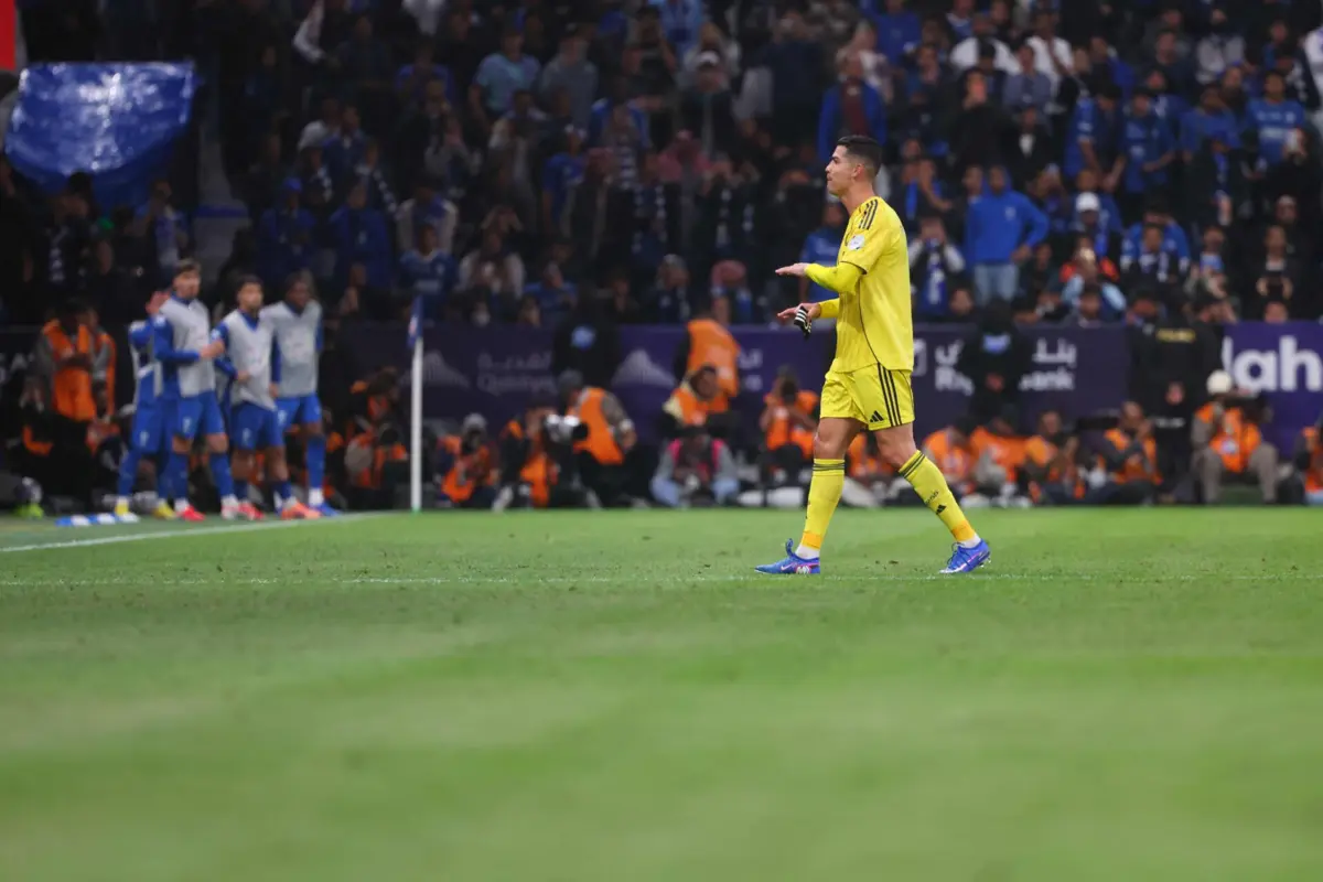 Cristiano Ronaldo está a contas com lesão muscular