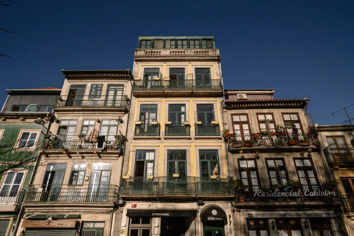 Executivo anterior tinha decidido congelar definitivamente os contratos antigos