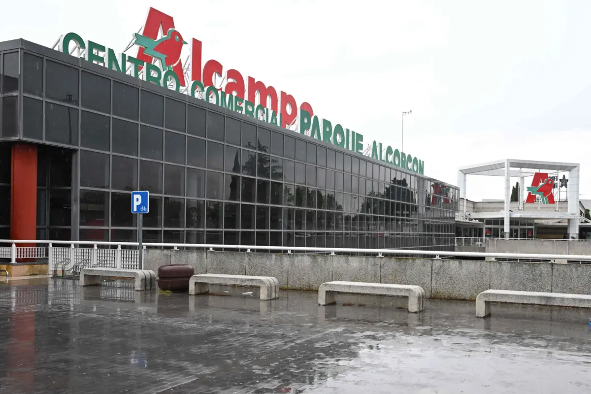 Imagem de contexto do artigo Auchan fecha 25 supermercados em Espanha e suprime mais de 700 postos de trabalho