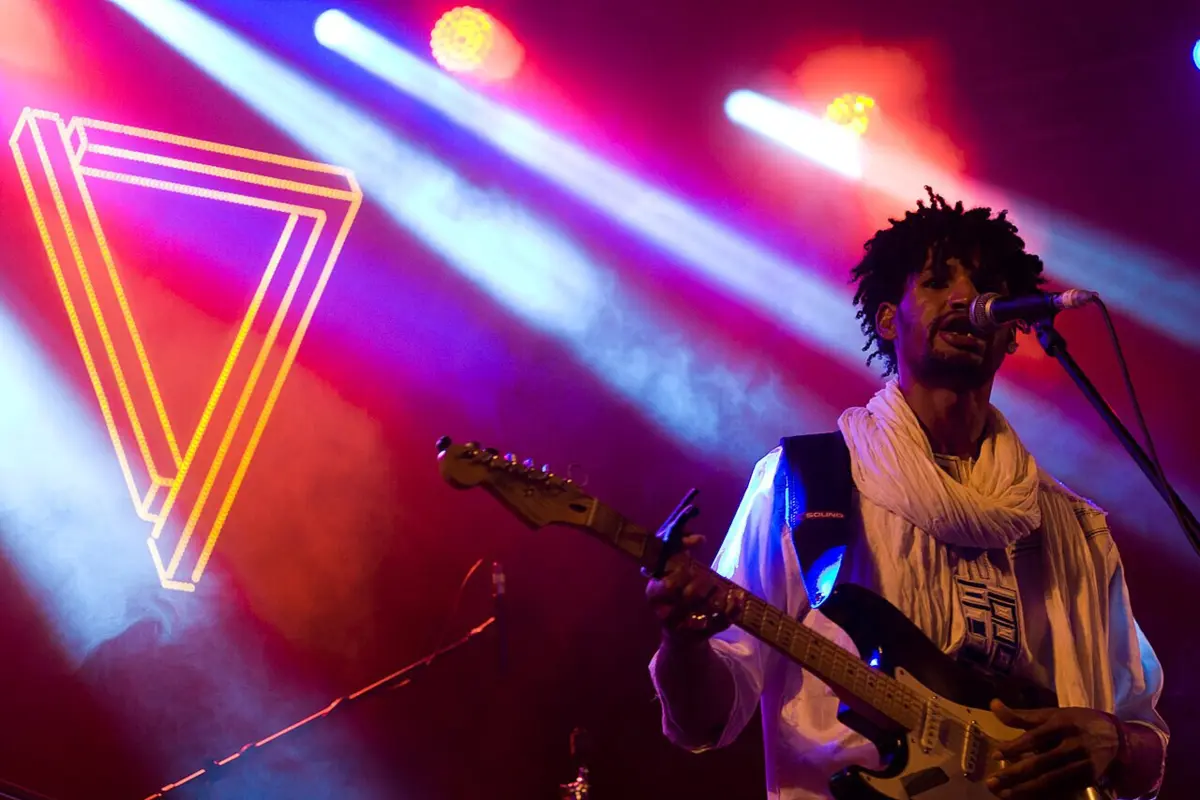 “Funeral for justice”, novo trabalho de Mdou Moctar, deflagra ainda mais esse incêndio que pede justiça