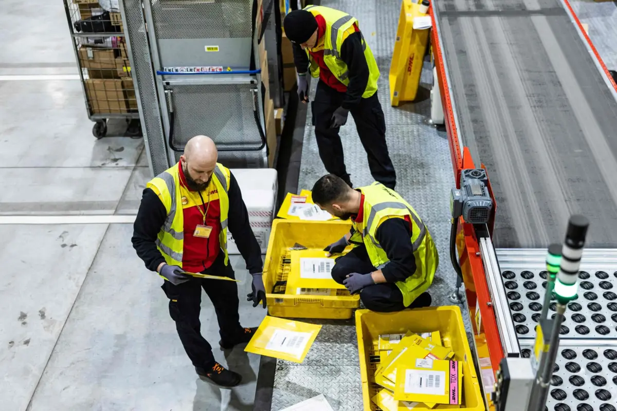 Os trabalhadores das empresas de distribuição cumprem hoje um dia de greve