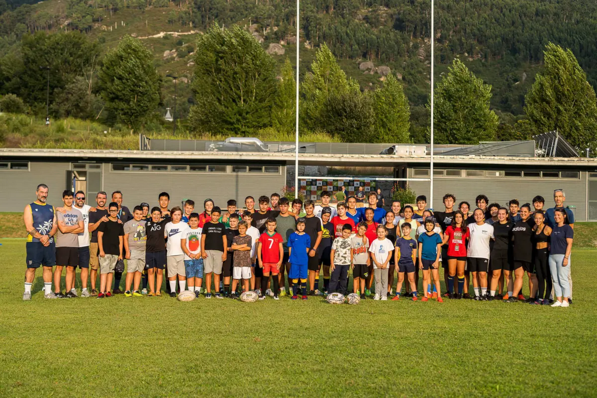 Família do CRAV tem uma centena de atletas na formação, apesar do exíguo campo de recrutamento. Projeto engloba escalão feminino
