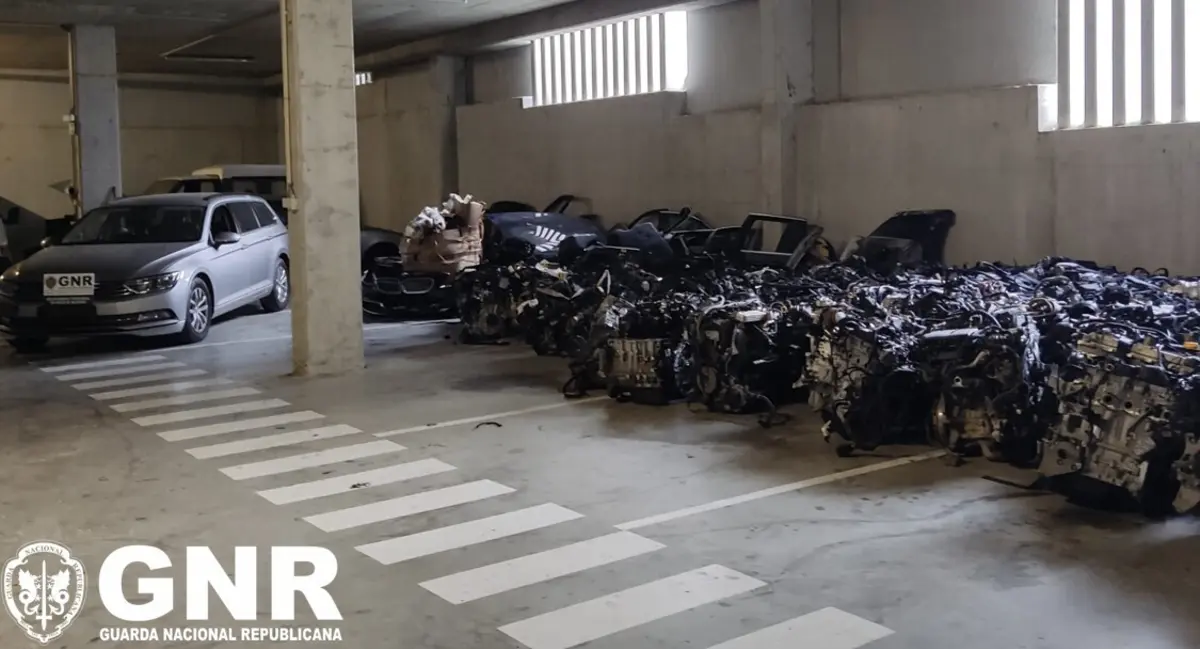 Os seis arguidos são suspeitos de furto e recetação de veículos automóveis