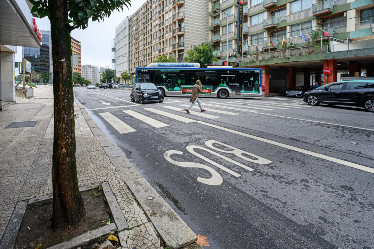 Local onde a vítima, de 66 anos, foi atropelada por um autocarro