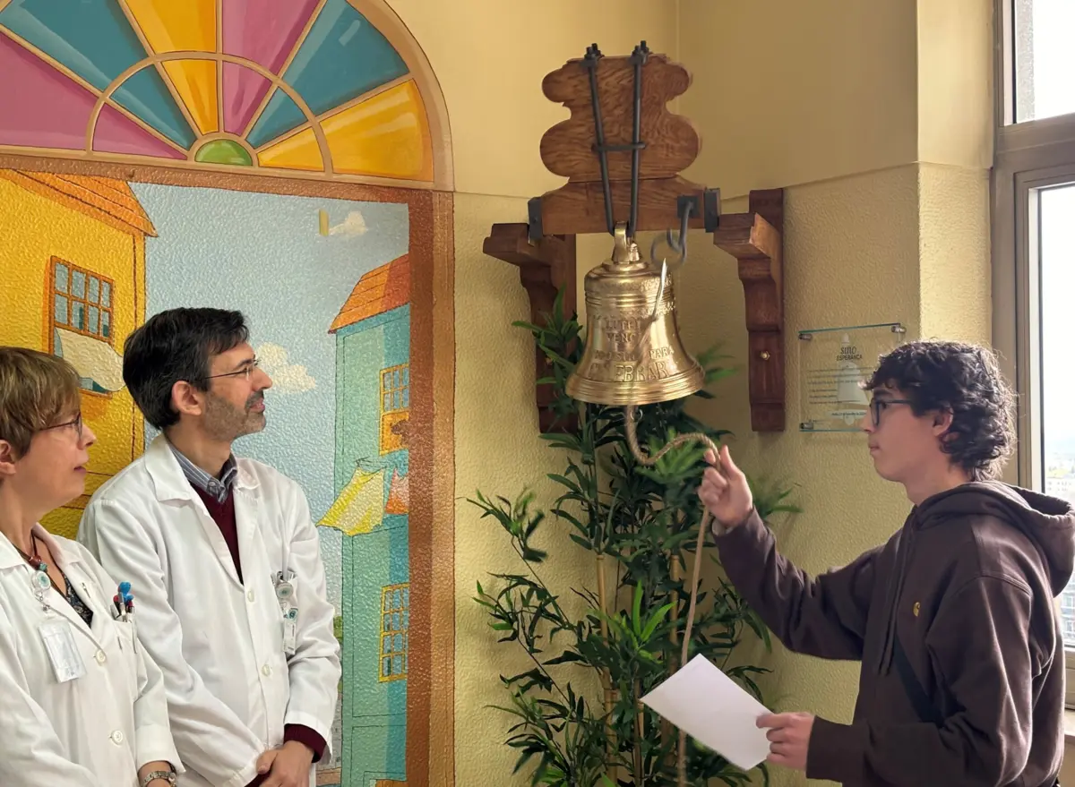 João Vieira tocou o sino no internamento