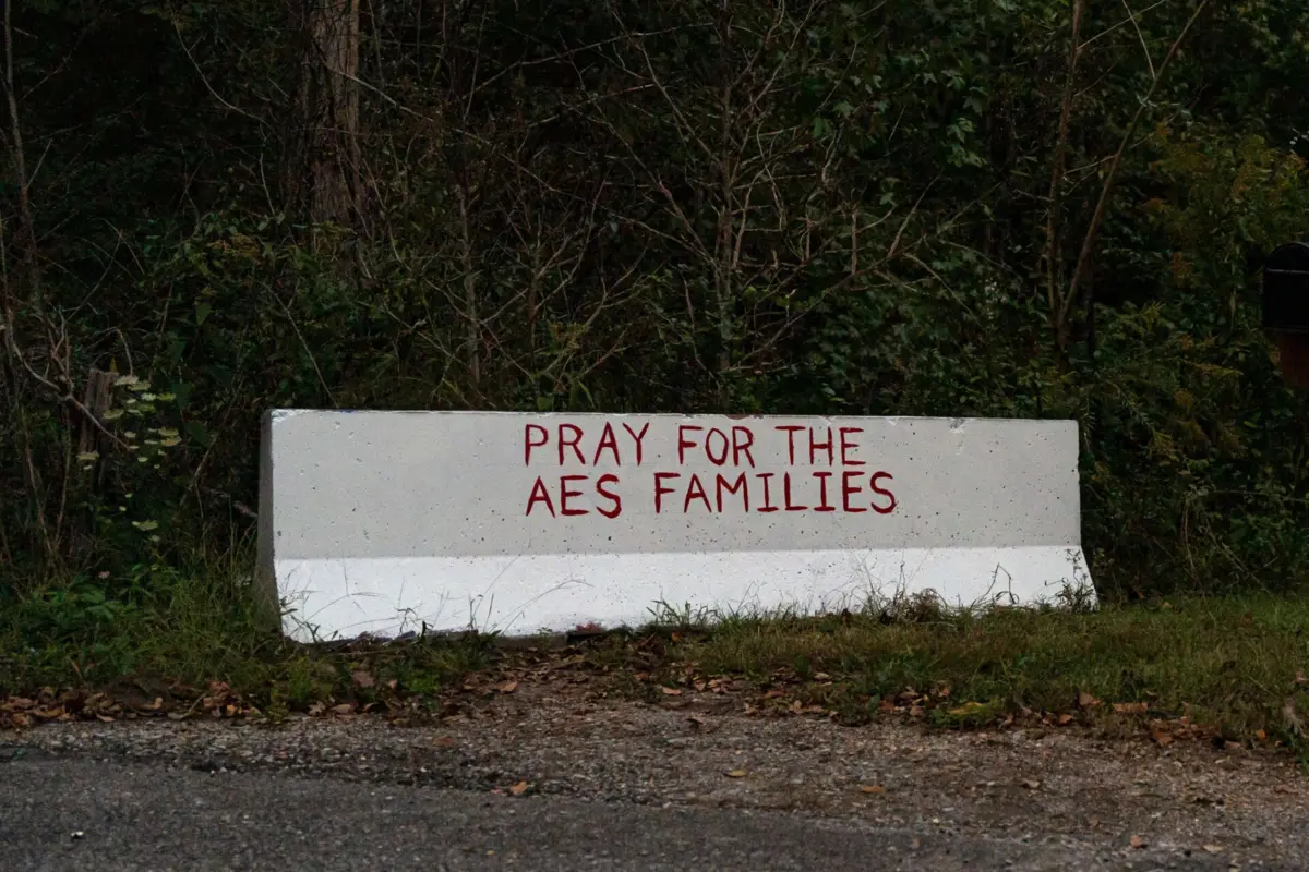 Imagem de contexto do artigo Pequena cidade do Tennessee de luto: identificadas as vítimas mortais de explosão numa fábrica