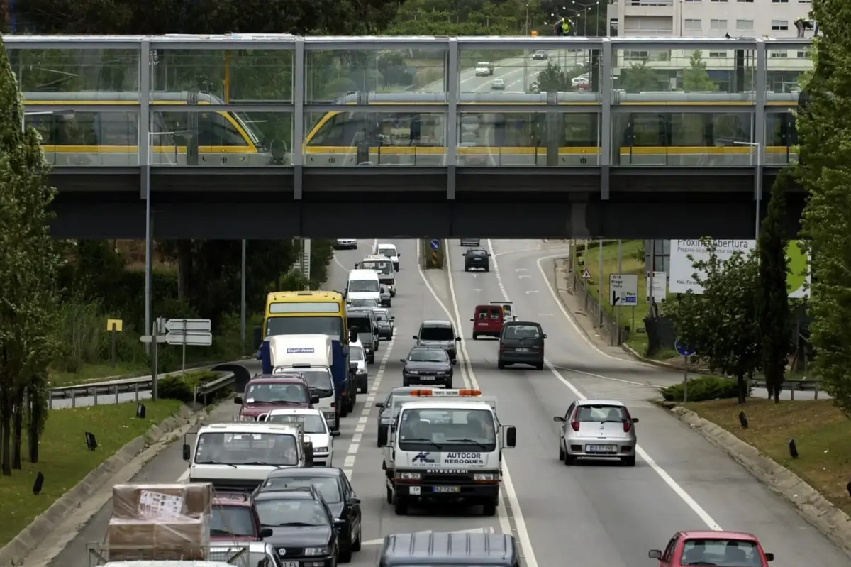 As vendas de veículos elétricos continuam a crescer em Portugal e a quota atingida este ano está acima da média da UE