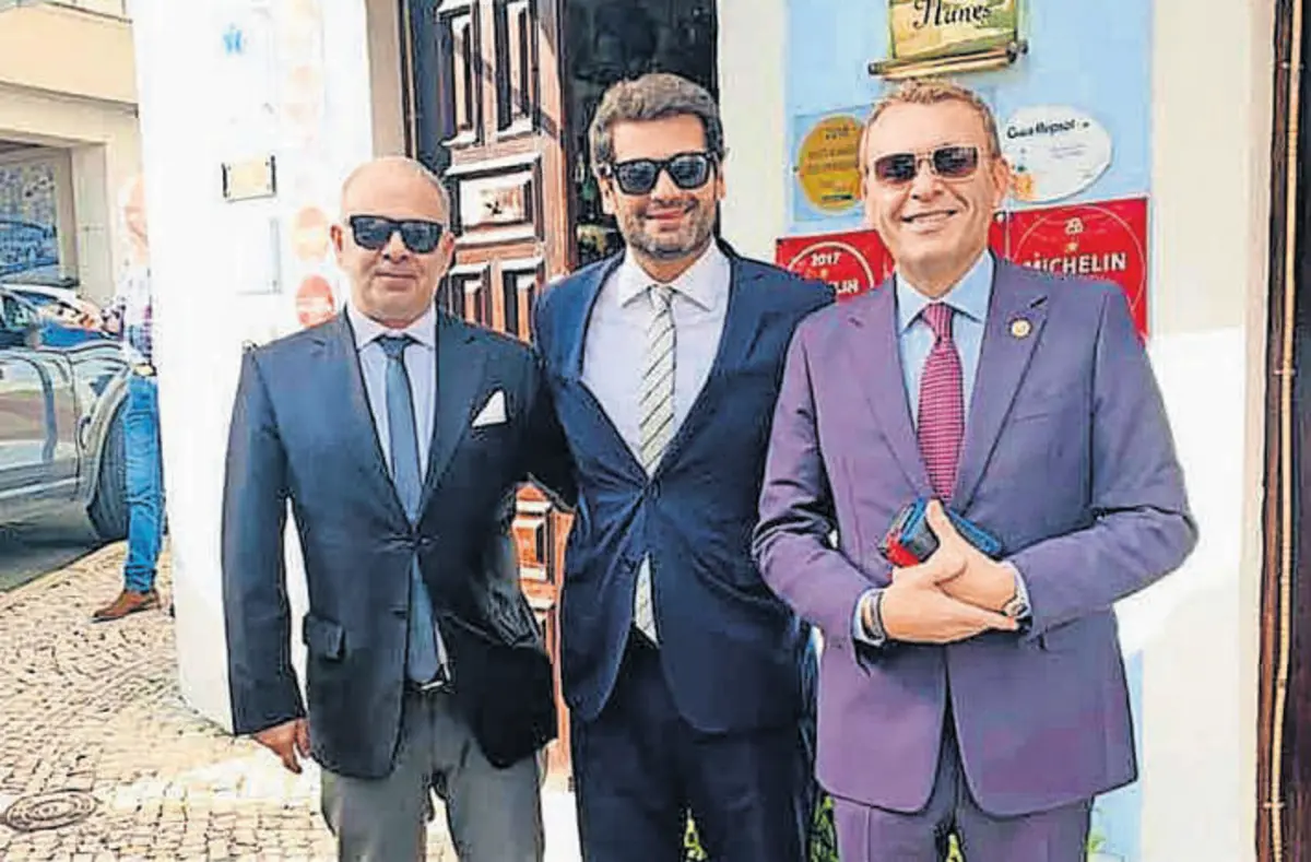 César do Paço (à direita) junto a André Ventura, líder do Chega, e José Lourenço