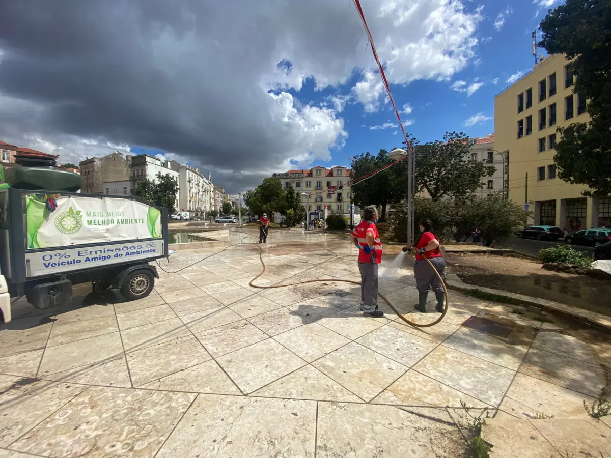 Praça Martim Moniz foi limpa esta quarta-feira